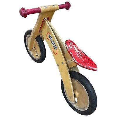 Skuut wooden balance bike